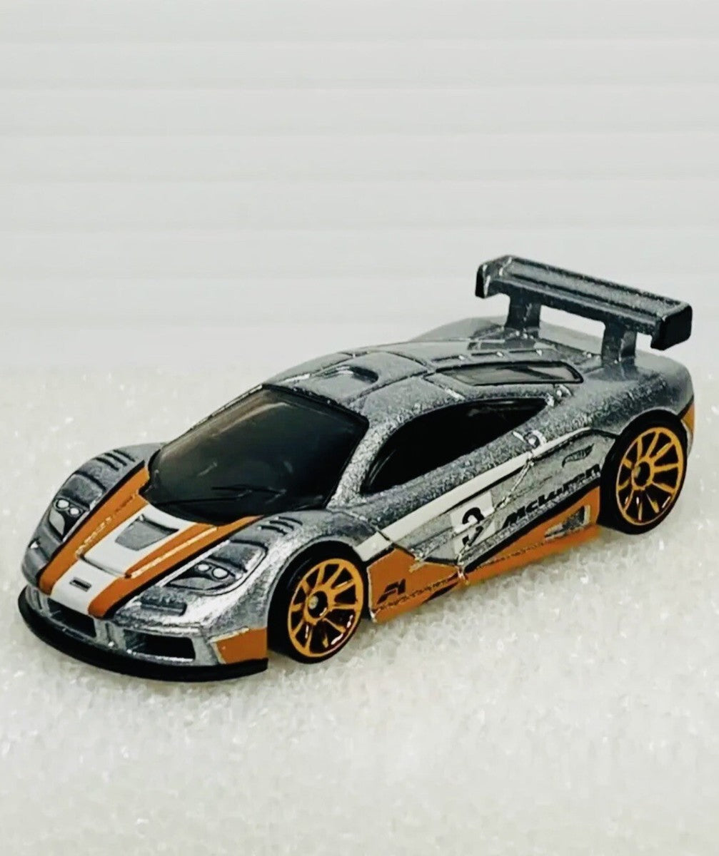 Hot Wheels 2022 - Collector # 057/250 - Retro Racers 3/10 - McLaren F1 GTR - Gray Metalflake - USA