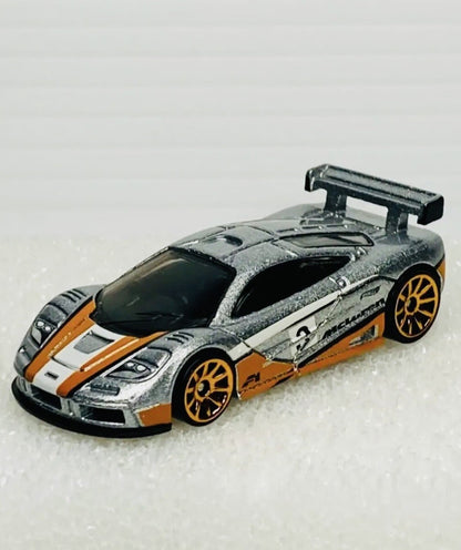Hot Wheels 2022 - Collector # 057/250 - Retro Racers 3/10 - McLaren F1 GTR - Gray Metalflake - USA